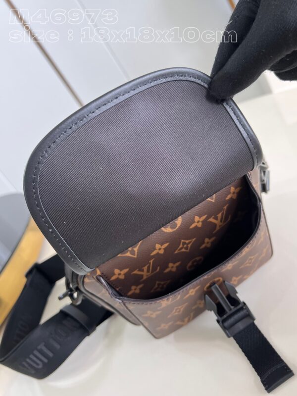 LV M46973 Quest Messenger - Image 4
