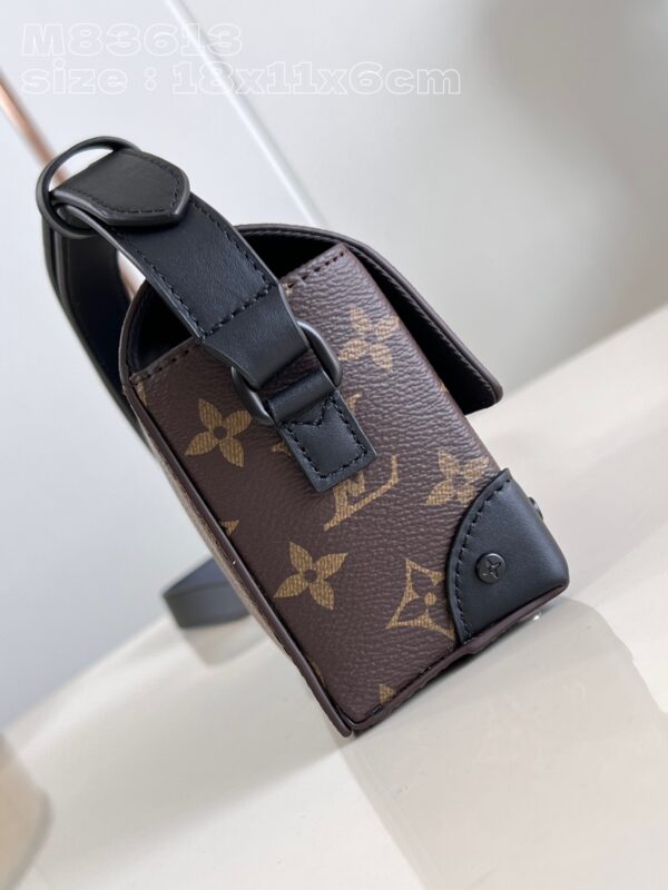 LV M83613 Steamer Wearable Wallet - Image 2
