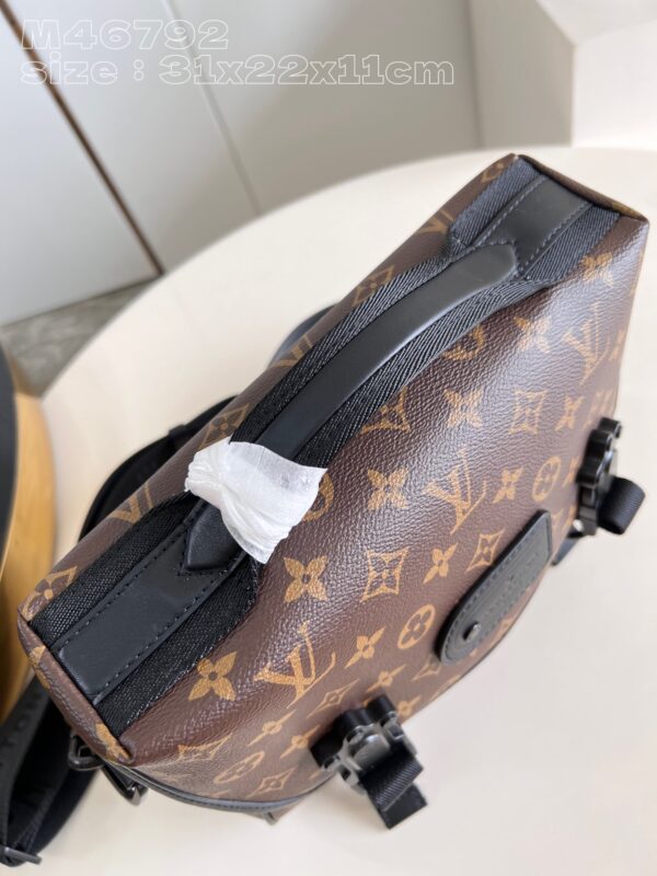 LV M46972 Trail Messenger - Image 4