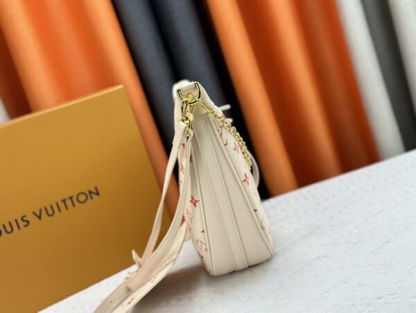 Louis Vuitton M46311 Loop Hobo - Image 3