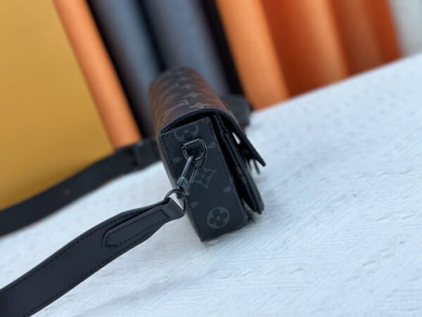 Louis Vuitton M83567 Montsouris Mini - Image 2