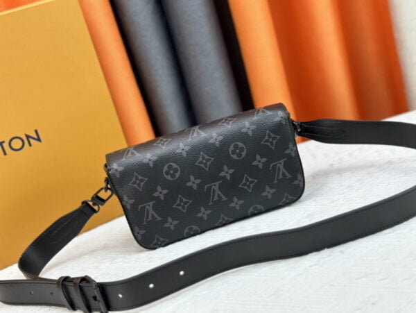Louis Vuitton M83567 Montsouris Mini - Image 3
