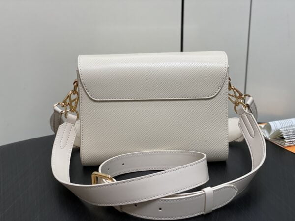 M24765 White Twist Medium Handbag - Image 4