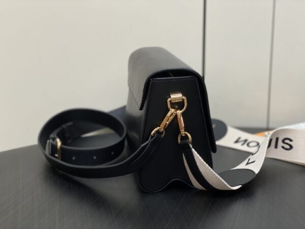 M24765 Black Twist Medium Handbag - Image 4