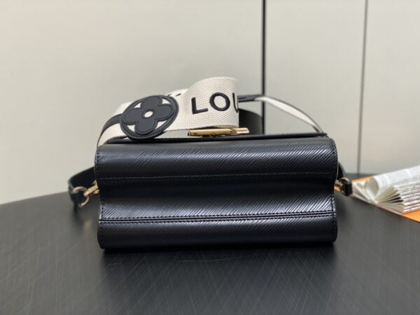 M24765 Black Twist Medium Handbag - Image 2